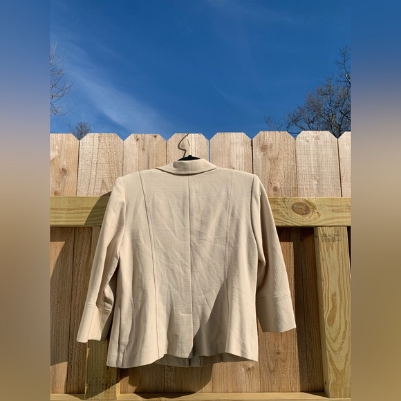 Sandra Darren Button Beige Blazer Wood Bead Embellished Stretch Fabric Size 8 - Picture 6 of 7